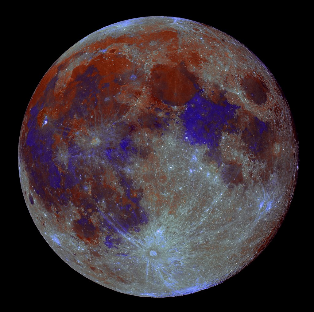 what are the colors of the moon